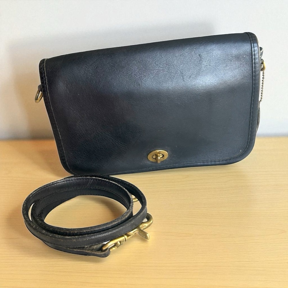 Coach Vintage Slim‎ Turnlock Crossbody Black Leather Convertible Clutch